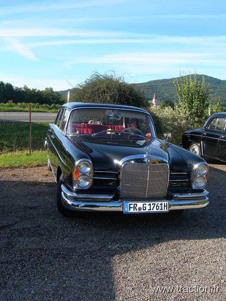 201009_Kientzheim (28).JPG - 18/09/2010 - 68240 KIENTZHEIMMuse du Vignoble et des vins d'AlsaceCVAAM - 27mes JOURNES EUROPENNES DU PATRIMOINEMercedesImmatricule : FR G1761H